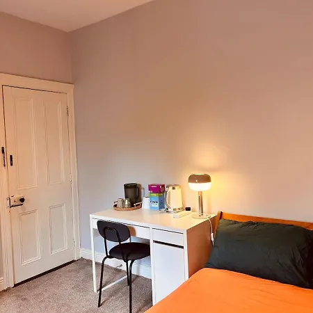 Double Bedroom With Table 2 Apartamento *