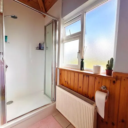 Double Bedroom With Table 2 Appartement