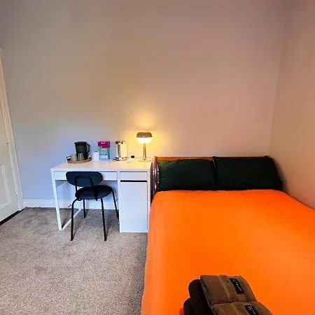 Appartement Double Bedroom With Table 2 Cork